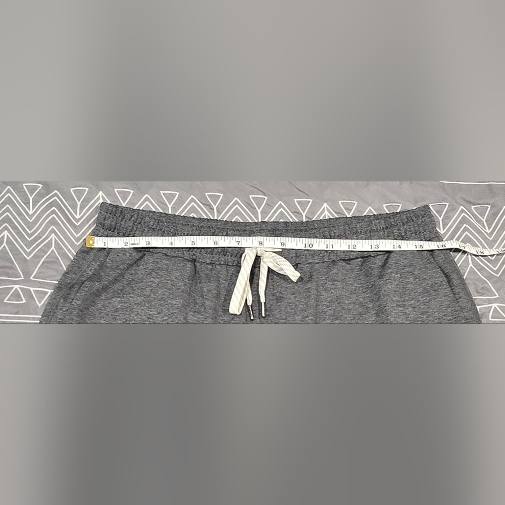 Vuori Men's Sunday Performance Shorts 8" In Heathered Grey Size Medium - Picture 2 of 9